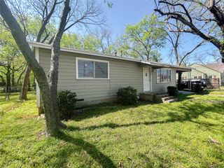 308 S Sherman Street, Pilot Point, TX 76258