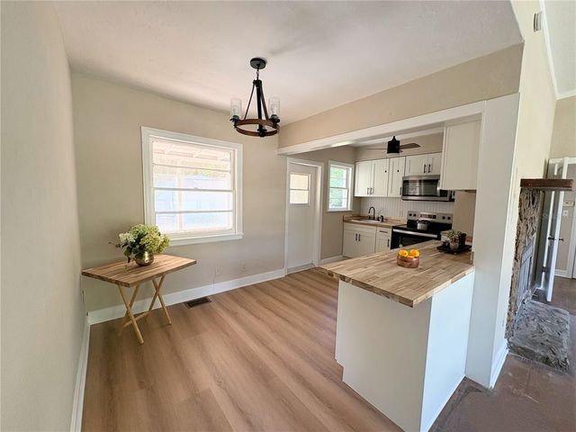 910 NE 11TH AVENUE, Ocala, FL 34470