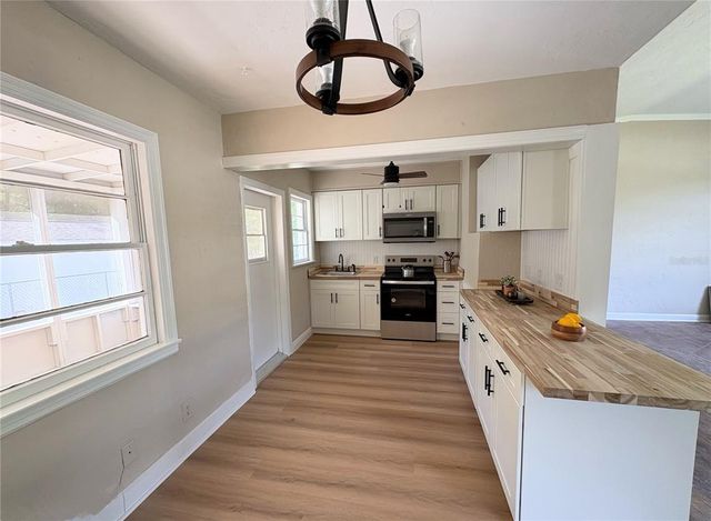 910 NE 11TH AVENUE, Ocala, FL 34470