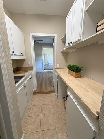 910 NE 11TH AVENUE, Ocala, FL 34470