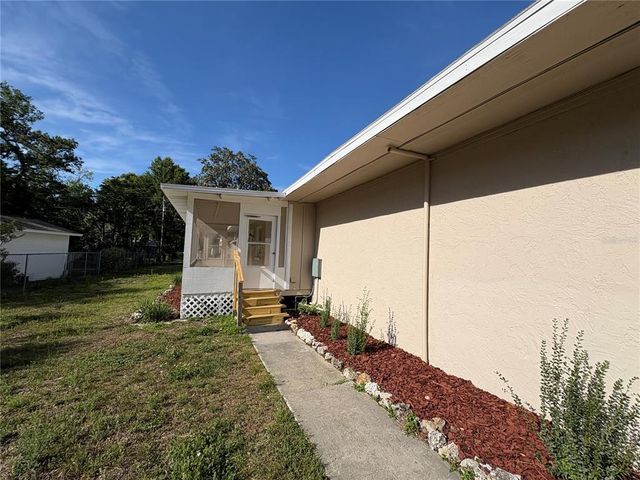 910 NE 11TH AVENUE, Ocala, FL 34470