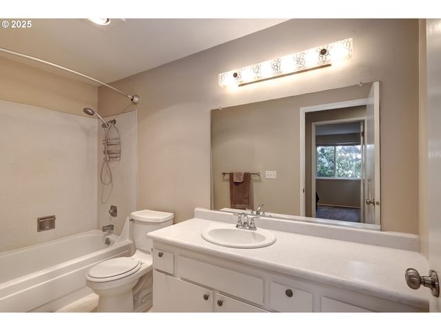 5150 Nw NEAKAHNIE Ave 40, Portland, OR 97229