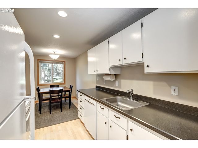 5150 Nw NEAKAHNIE Ave 40, Portland, OR 97229