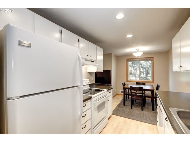 5150 Nw NEAKAHNIE Ave 40, Portland, OR 97229