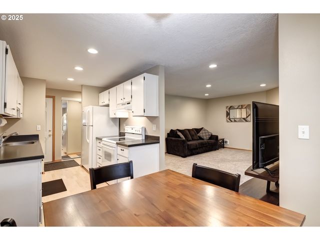 5150 Nw NEAKAHNIE Ave 40, Portland, OR 97229