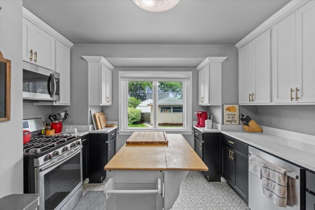 2336 S 67th STREET, West Allis, WI 53219