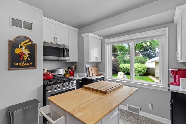 2336 S 67th STREET, West Allis, WI 53219