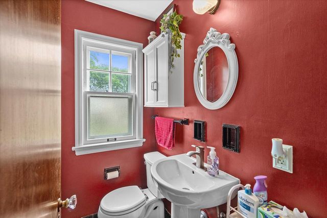 2336 S 67th STREET, West Allis, WI 53219