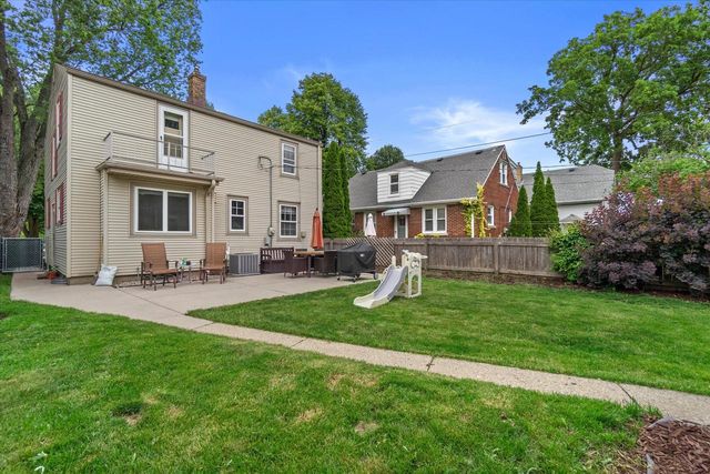 2336 S 67th STREET, West Allis, WI 53219