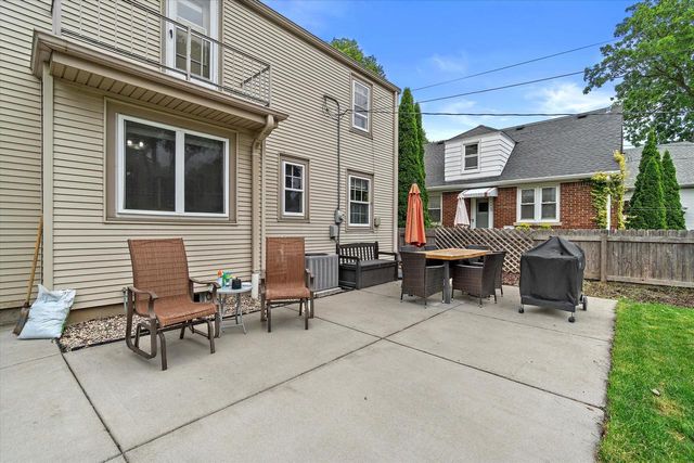 2336 S 67th STREET, West Allis, WI 53219