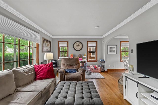 2336 S 67th STREET, West Allis, WI 53219