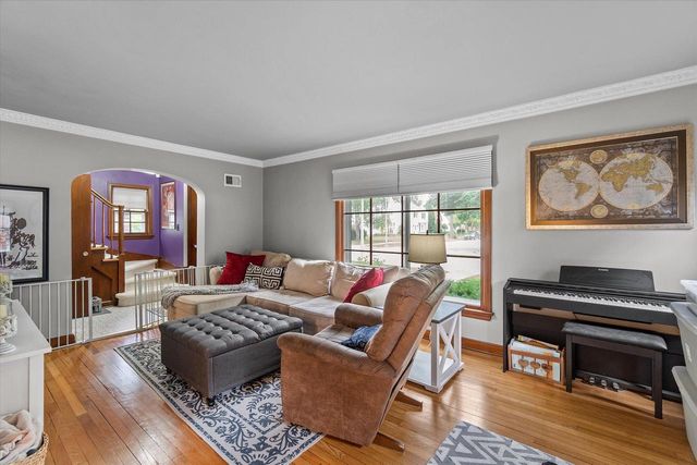 2336 S 67th STREET, West Allis, WI 53219