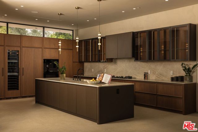 9262 Thrush Way, Los Angeles, CA 90069