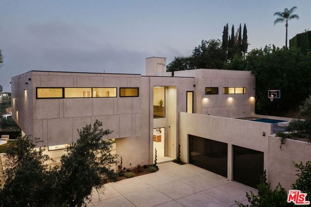 9262 Thrush Way, Los Angeles, CA 90069