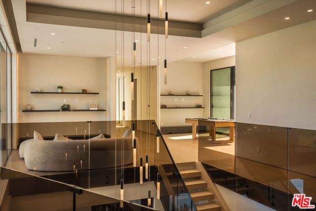 9262 Thrush Way, Los Angeles, CA 90069