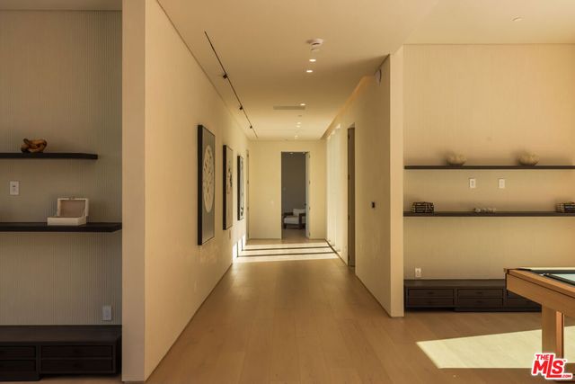 9262 Thrush Way, Los Angeles, CA 90069