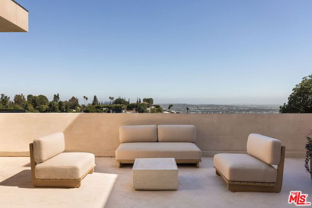 9262 Thrush Way, Los Angeles, CA 90069