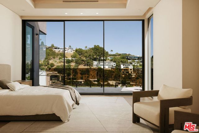 9262 Thrush Way, Los Angeles, CA 90069