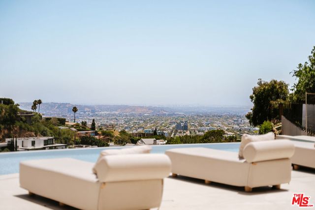 9262 Thrush Way, Los Angeles, CA 90069
