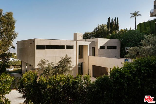 9262 Thrush Way, Los Angeles, CA 90069