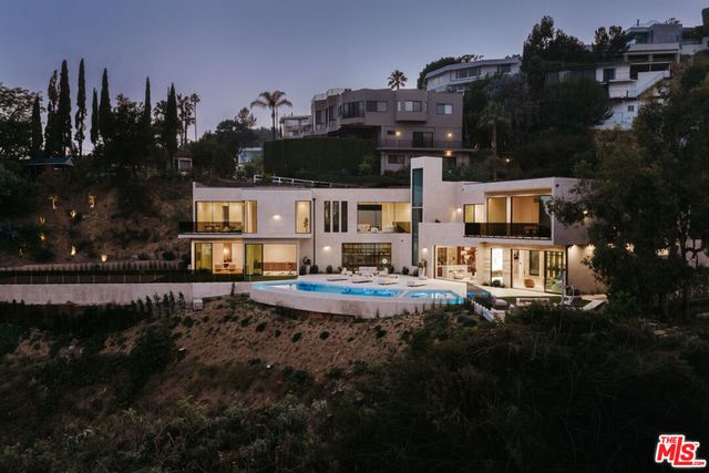 9262 Thrush Way, Los Angeles, CA 90069
