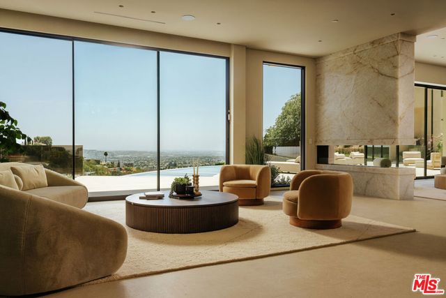 9262 Thrush Way, Los Angeles, CA 90069