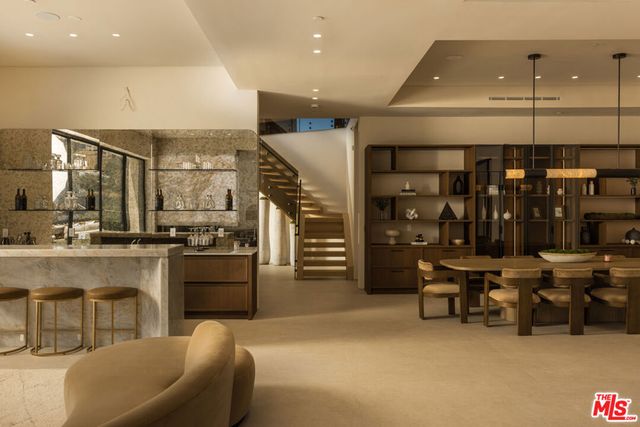 9262 Thrush Way, Los Angeles, CA 90069
