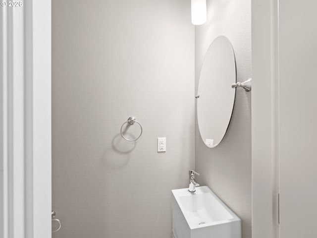 114 Ne 109TH Ave, Portland, OR 97220