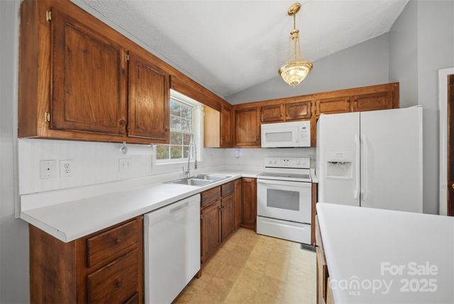 904 Pine Mountain Road, Hudson, NC 28638