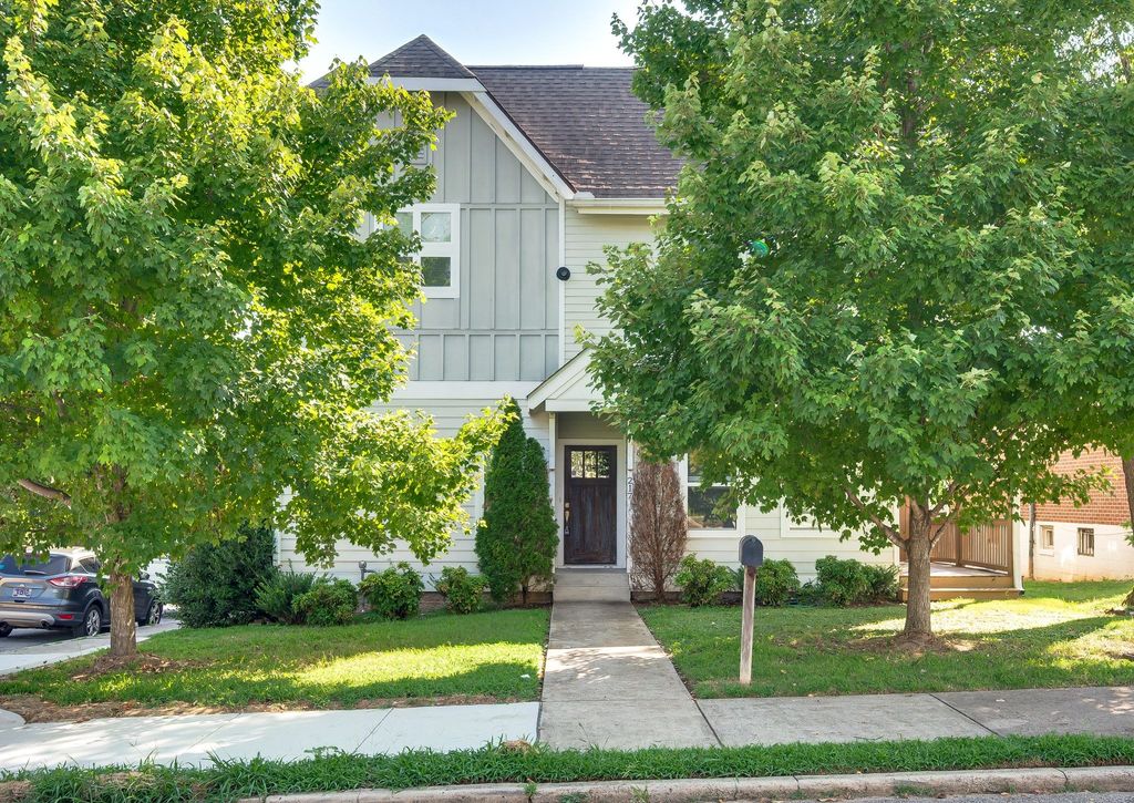 217 N 9th St, Nashville, TN 37206