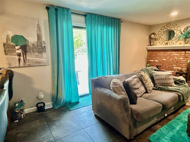 130 E ARLINGTON Road, Erie, PA 16509