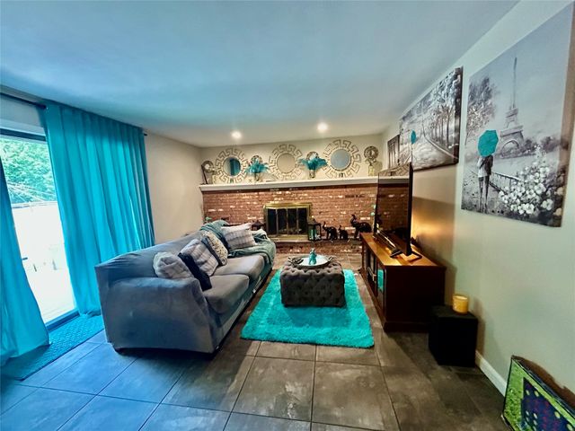 130 E ARLINGTON Road, Erie, PA 16509