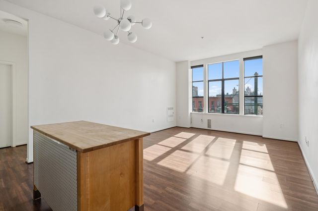 3801 San Pablo Ave 207, Emeryville, CA 94608