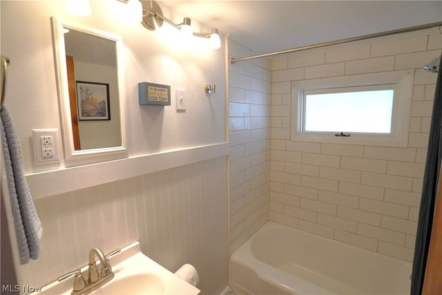 1613 24th Street NE, Canton, OH 44714