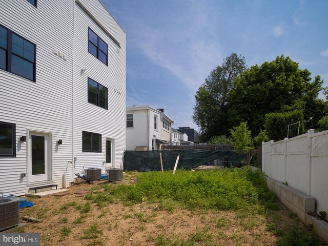 303 FOUNTAIN ST, Philadelphia, PA 19128