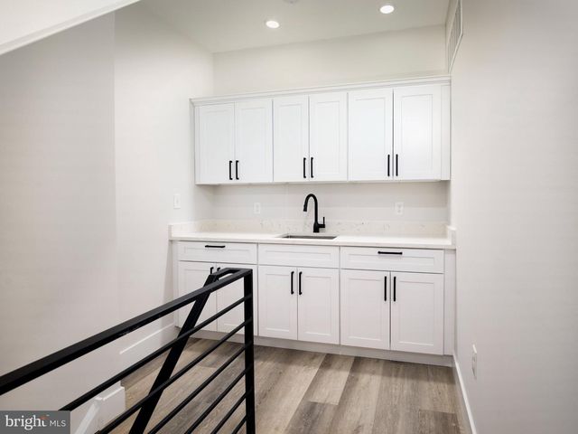 303 FOUNTAIN ST, Philadelphia, PA 19128