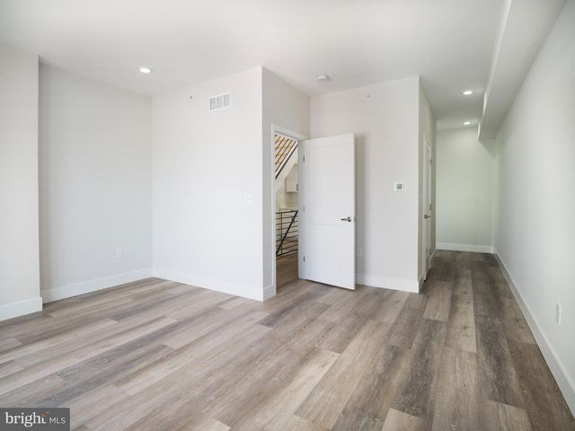 303 FOUNTAIN ST, Philadelphia, PA 19128