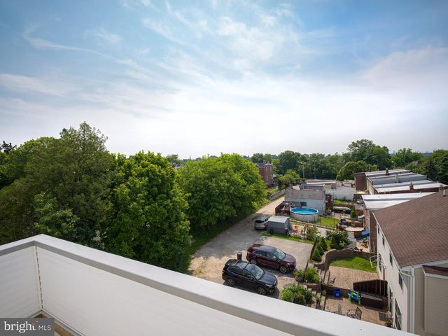 303 FOUNTAIN ST, Philadelphia, PA 19128
