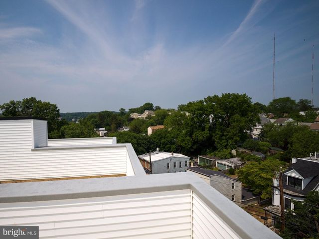 303 FOUNTAIN ST, Philadelphia, PA 19128