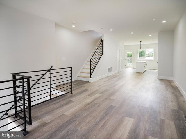 303 FOUNTAIN ST, Philadelphia, PA 19128