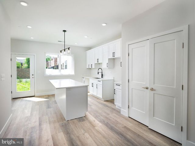 303 FOUNTAIN ST, Philadelphia, PA 19128