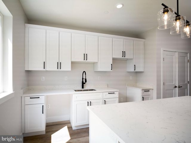 303 FOUNTAIN ST, Philadelphia, PA 19128