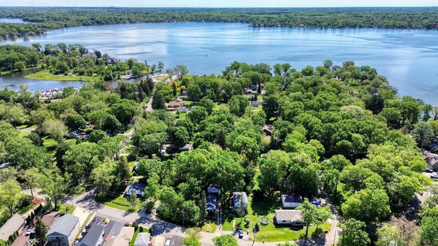38393 N Lakeside Place, Antioch, IL 60002
