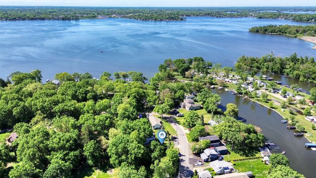 38393 N Lakeside Place, Antioch, IL 60002