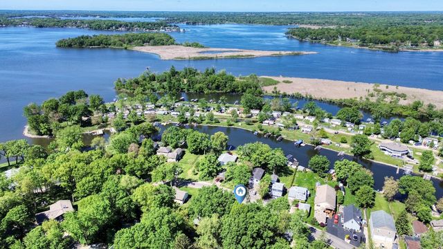 38393 N Lakeside Place, Antioch, IL 60002