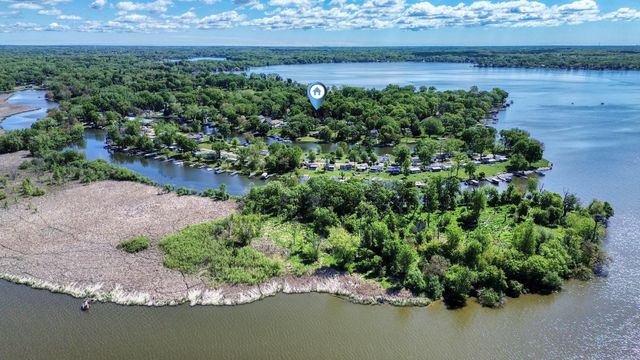 38393 N Lakeside Place, Antioch, IL 60002