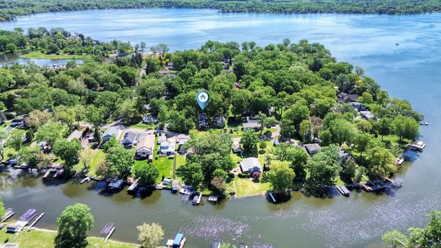 38393 N Lakeside Place, Antioch, IL 60002