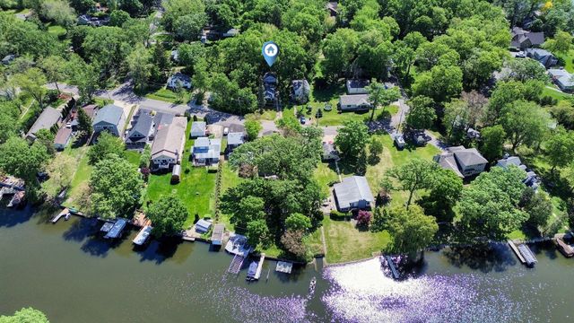 38393 N Lakeside Place, Antioch, IL 60002