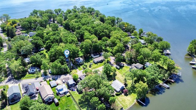 38393 N Lakeside Place, Antioch, IL 60002