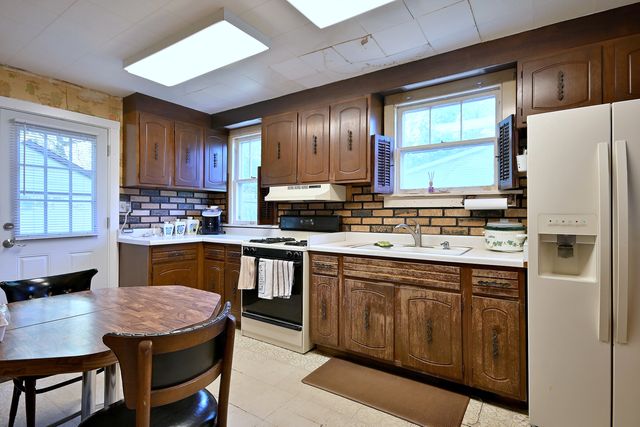 38393 N Lakeside Place, Antioch, IL 60002